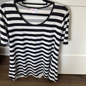 Lularoe nwot Large Perfect T